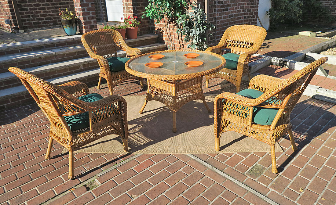 Belaire Resin Wicker Dining Set 48&quot; Round (Click Here to see all 5 Wicker Colors)
