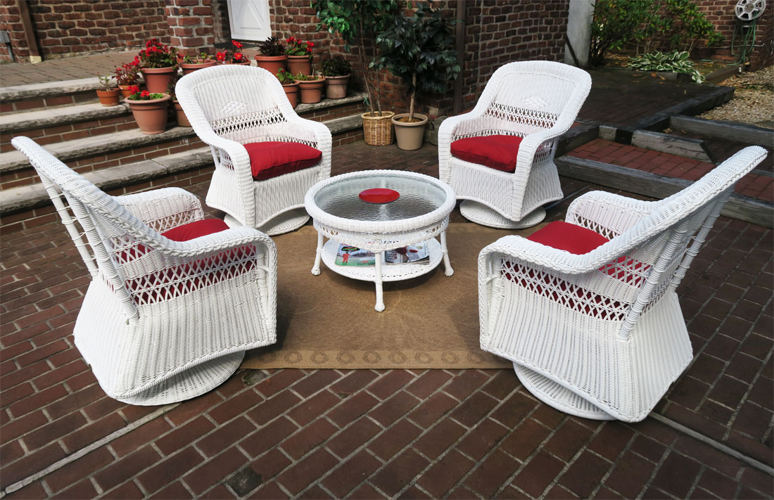  Resin Wicker Swivel Glider Chair Conversation Set (1) 19.5&quot; Table (4) Chairs
