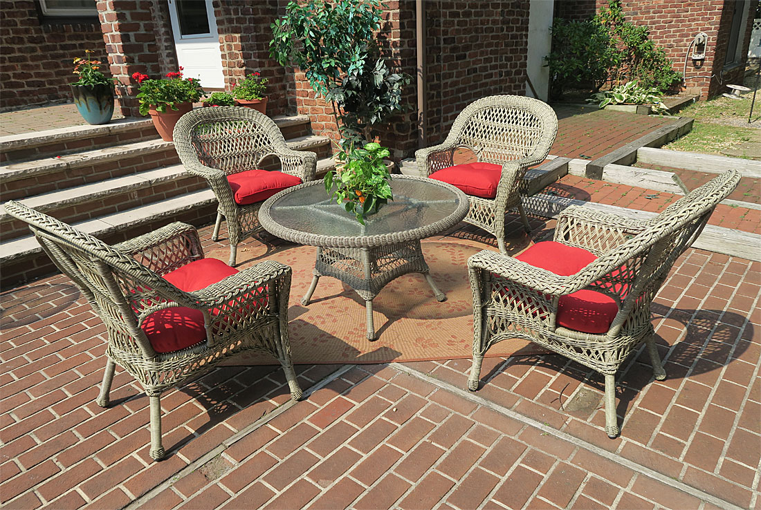 Madrid Resin Wicker Conversation Set with (1) 24&quot; High Table (4) Chairs