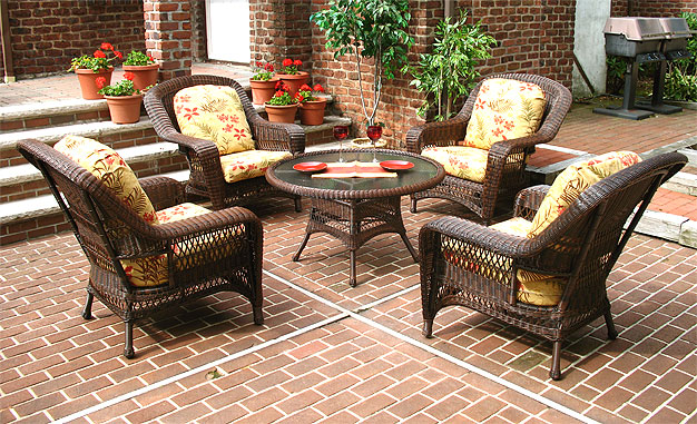 Palm Springs Resin Wicker Conversation Set (1) 24&quot; High Table (4) Chairs