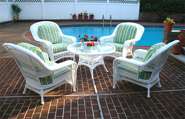 Palm Springs Resin Wicker Conversation Set (1) 24&quot; High Table (4) Chairs