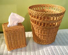 2-Piece Bathroom Accessory Set for Boutique Tissue Box, Caramel