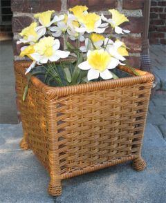 Veranda Resin Wicker Floor Planter with Tin Insert, Golden Honey