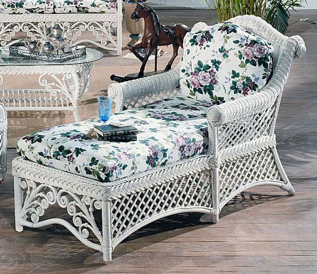 White wicker online chaise lounge