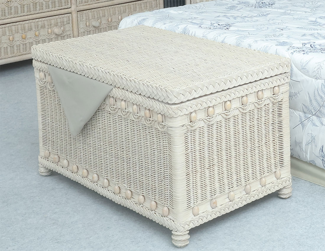  Wicker Trunk Victorian Beaded White Wash Woodlined