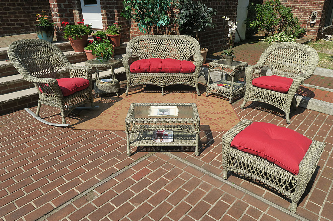7 Piece Madrid Wicker Set all pieces shown in the picture &amp; seat cushions 