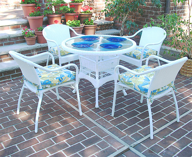 Resin Wicker Dining Set 36&quot; Round in 5 Colors (Table Has Umbrella Hole)