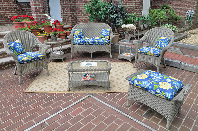 7 Piece High Back Veranda Resin Set as shown in the picture