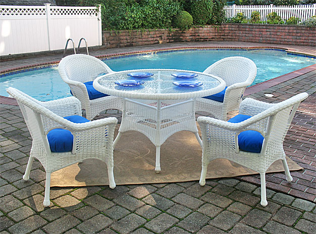 Veranda Resin Wicker Dining Set 48&quot; Round (Click Here  to see all 4 Wicker Colors)