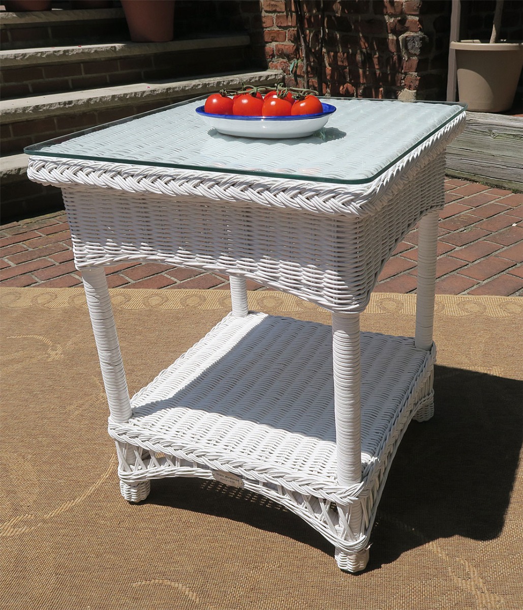 Wicker End Table w/Glass, Natural Wicker, Vineyard Style White